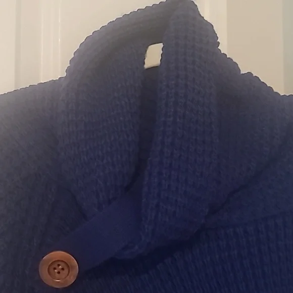 Women's blue waffle sweater. - Picture 2 of 5